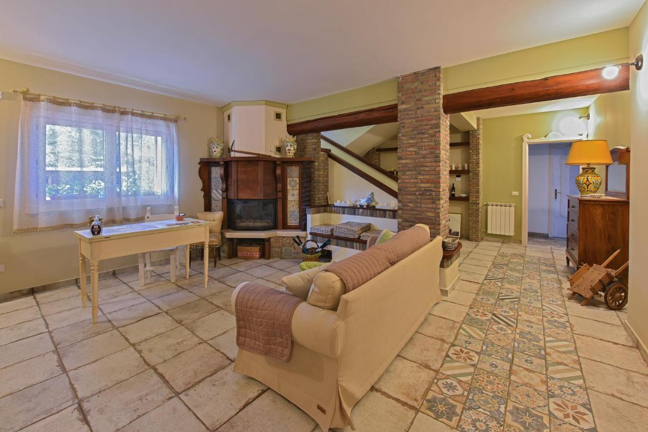 Etna Casa Del Sole Bed & Breakfast Nicolosi Exterior photo